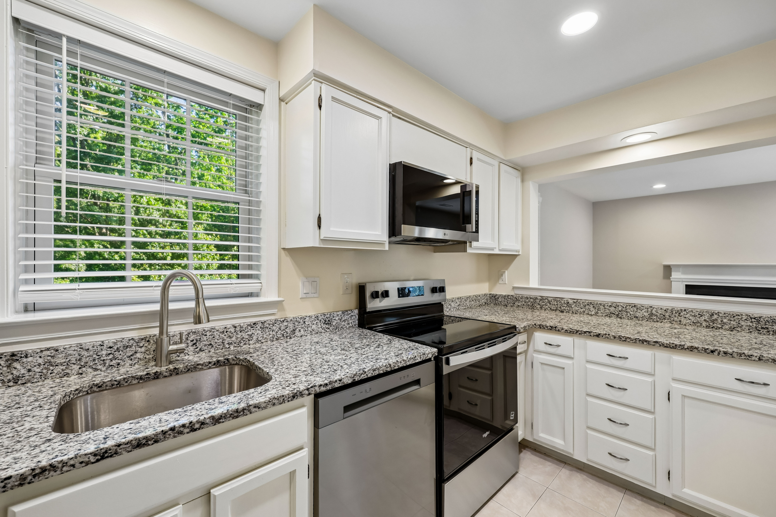 25-Kitchen