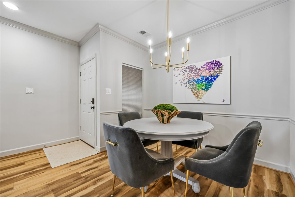 17-Dining Area