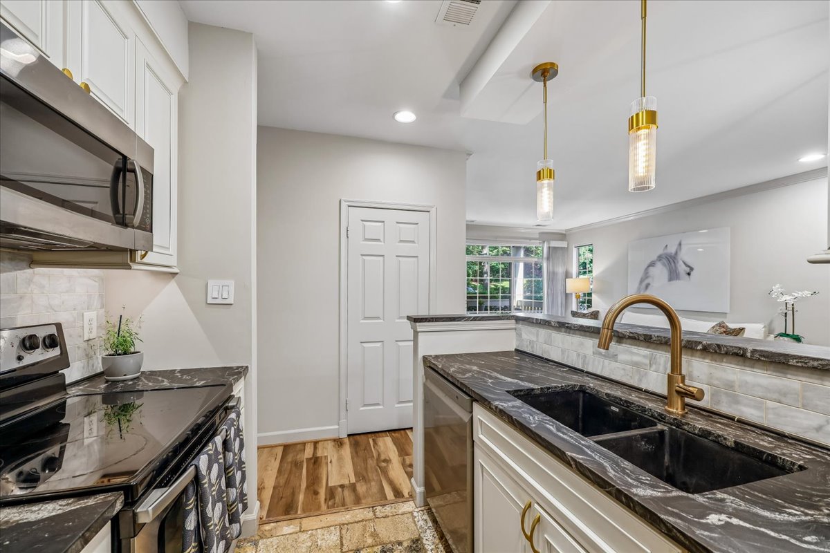 24-Kitchen