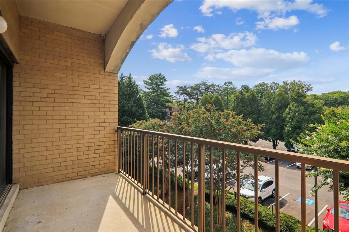 02-Balcony