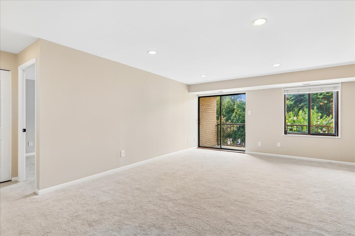 07-Living Area