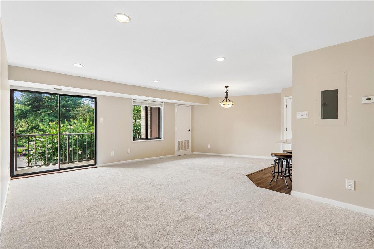08-Living Area