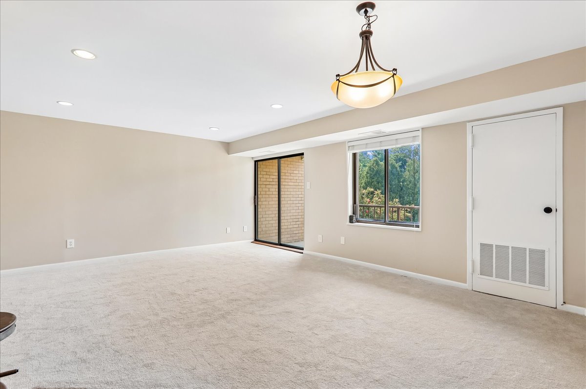 11-Dining Area