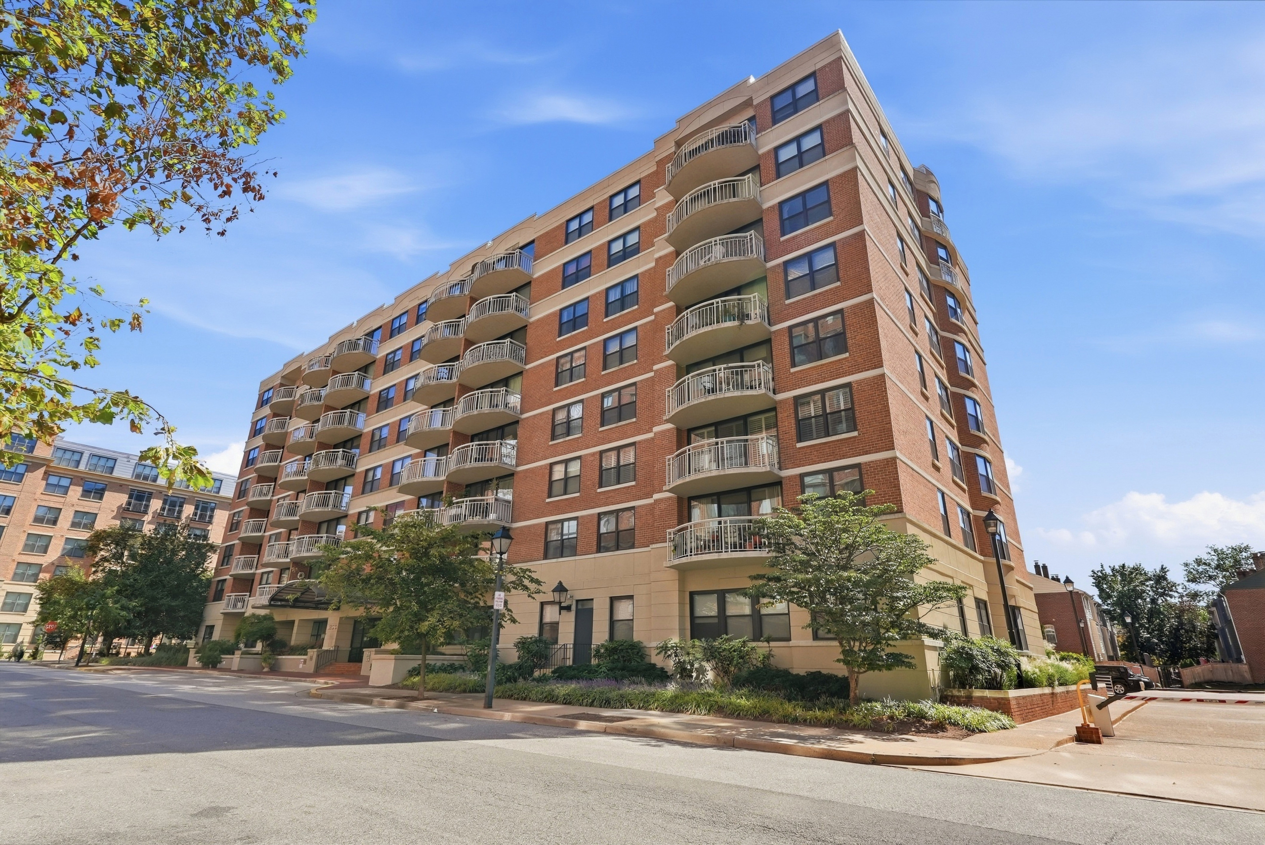 2_1200 braddock pl apt 409_002