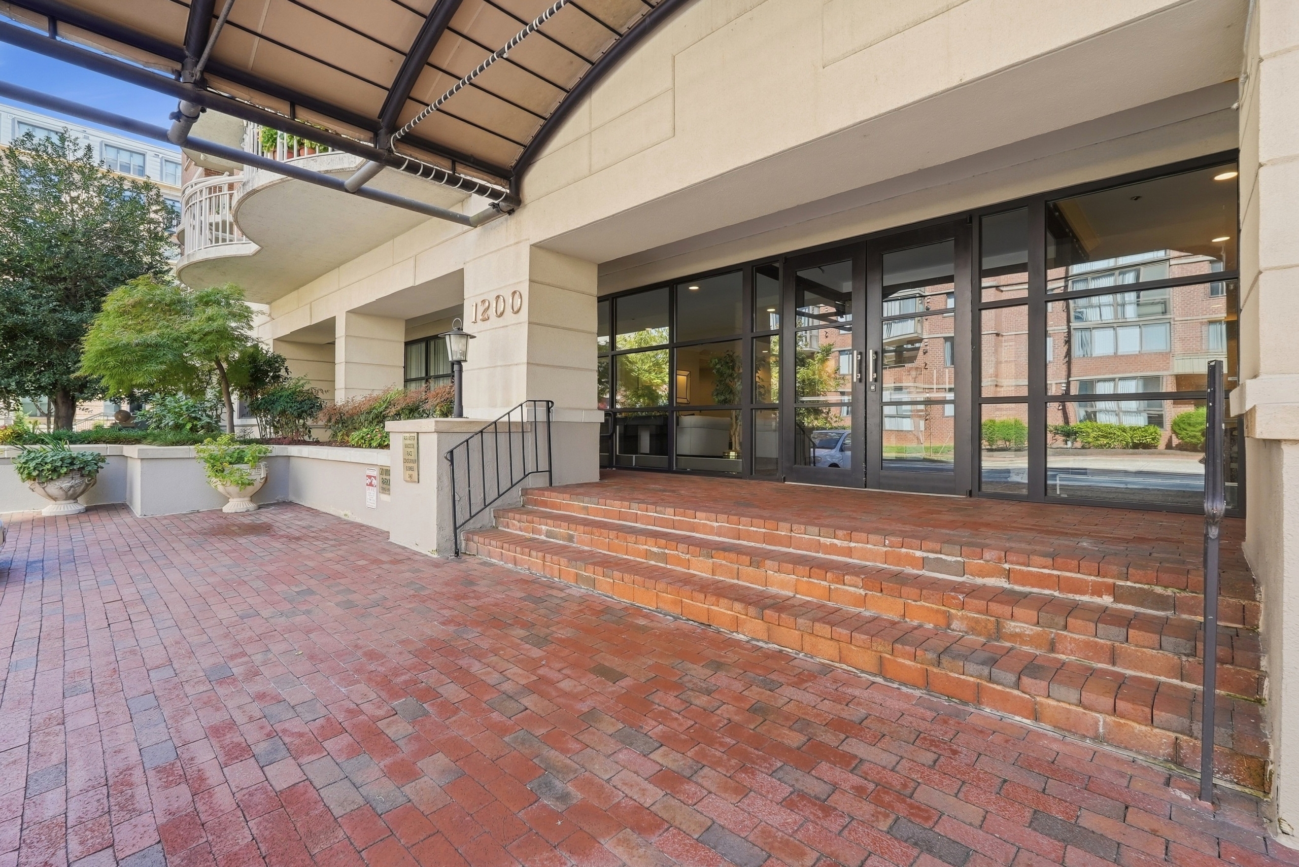 6_1200 braddock pl apt 409_006